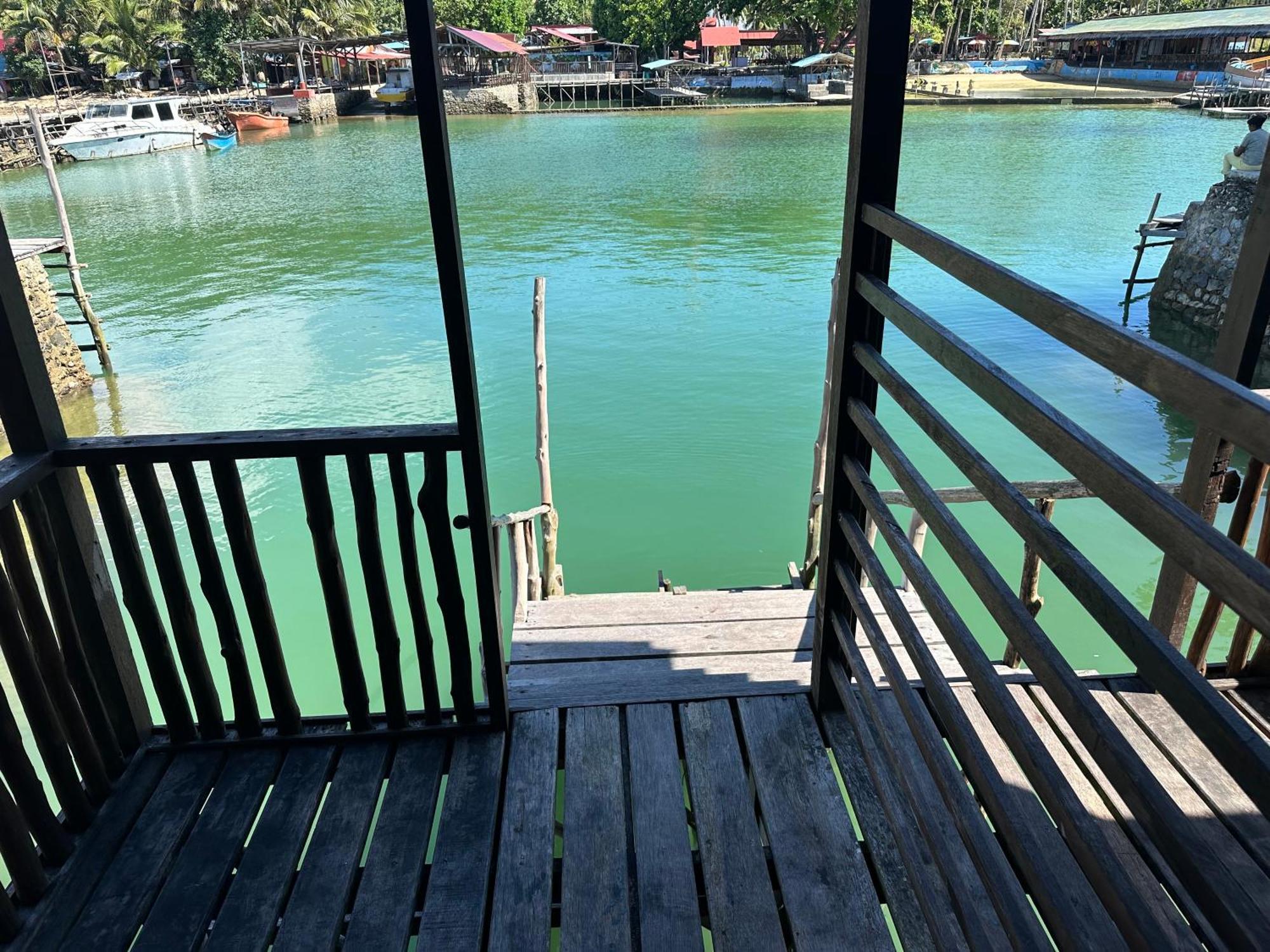 Mooi Park Hotel Sorong Buitenkant foto