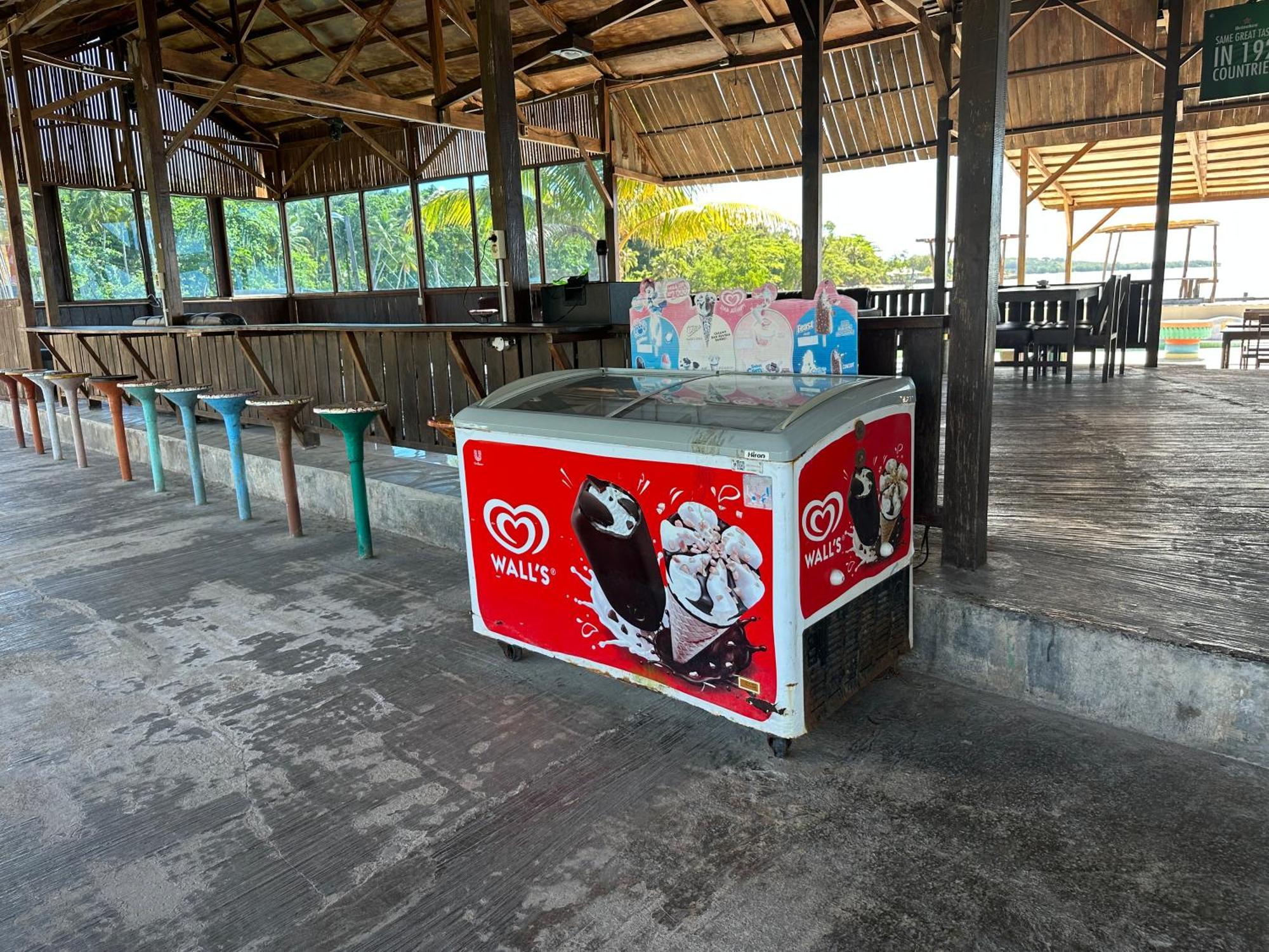 Mooi Park Hotel Sorong Buitenkant foto