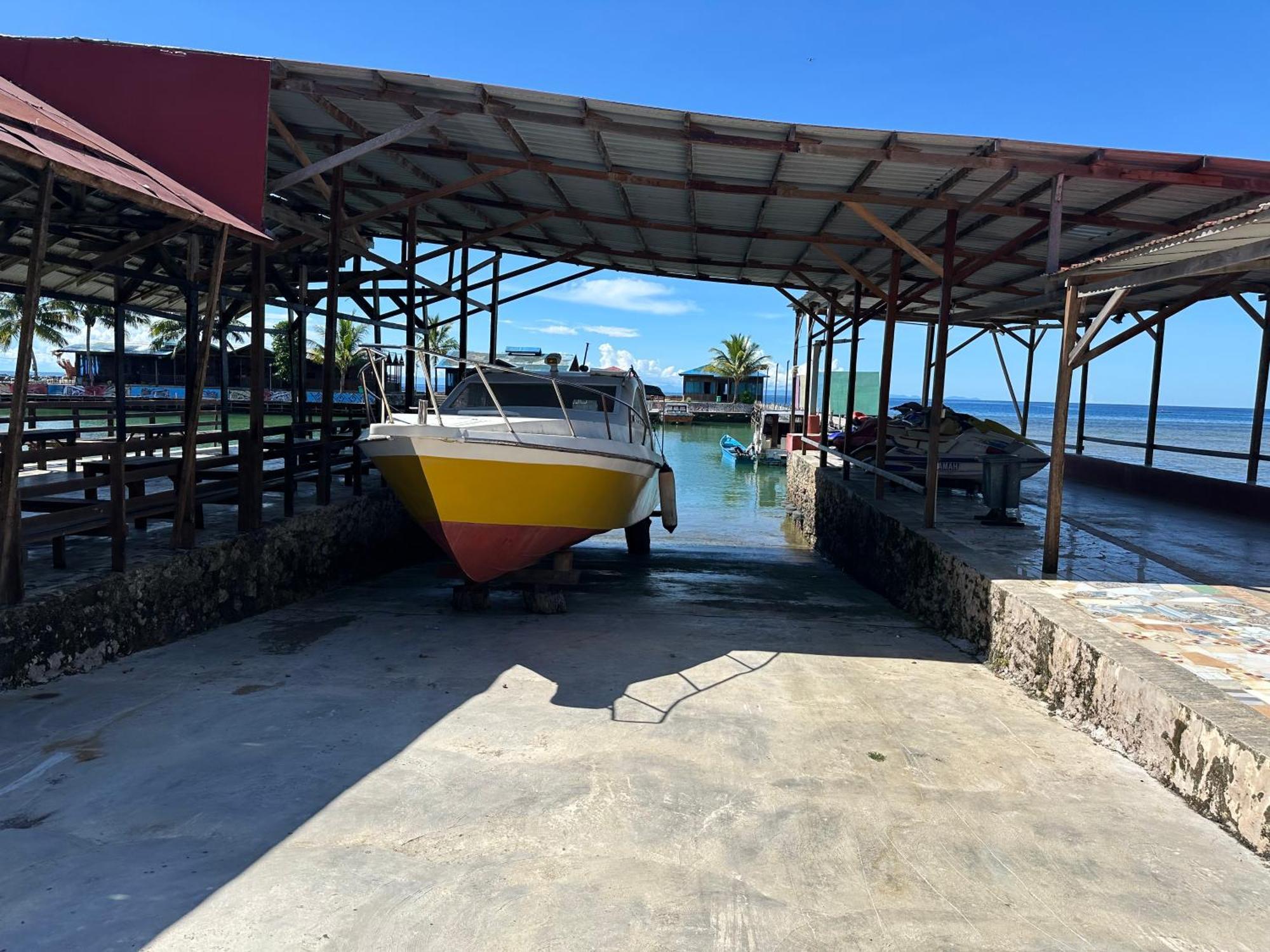Mooi Park Hotel Sorong Buitenkant foto