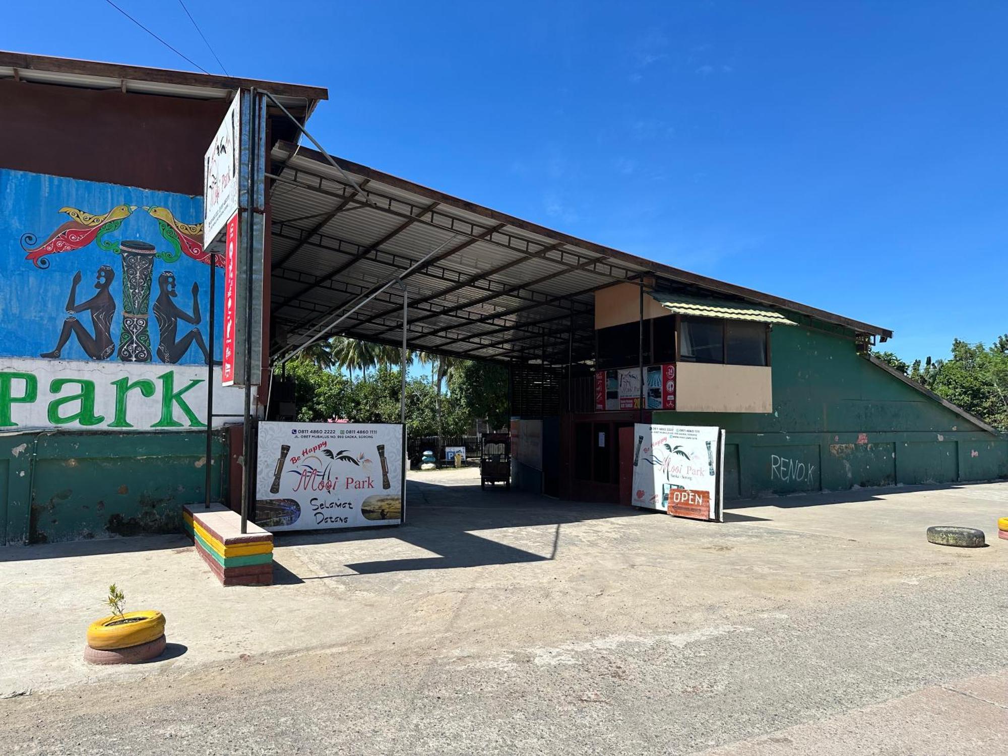 Mooi Park Hotel Sorong Buitenkant foto