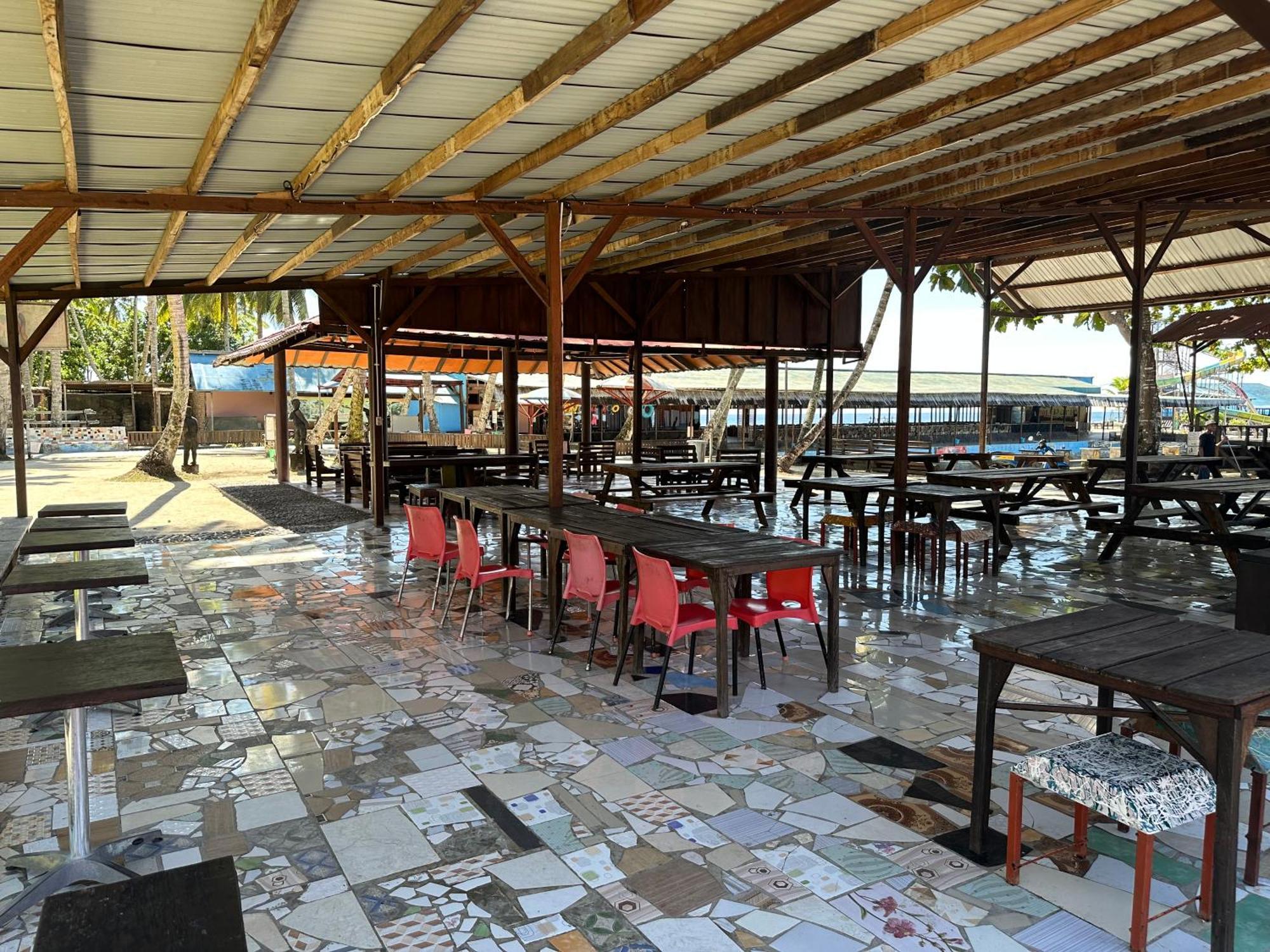 Mooi Park Hotel Sorong Buitenkant foto